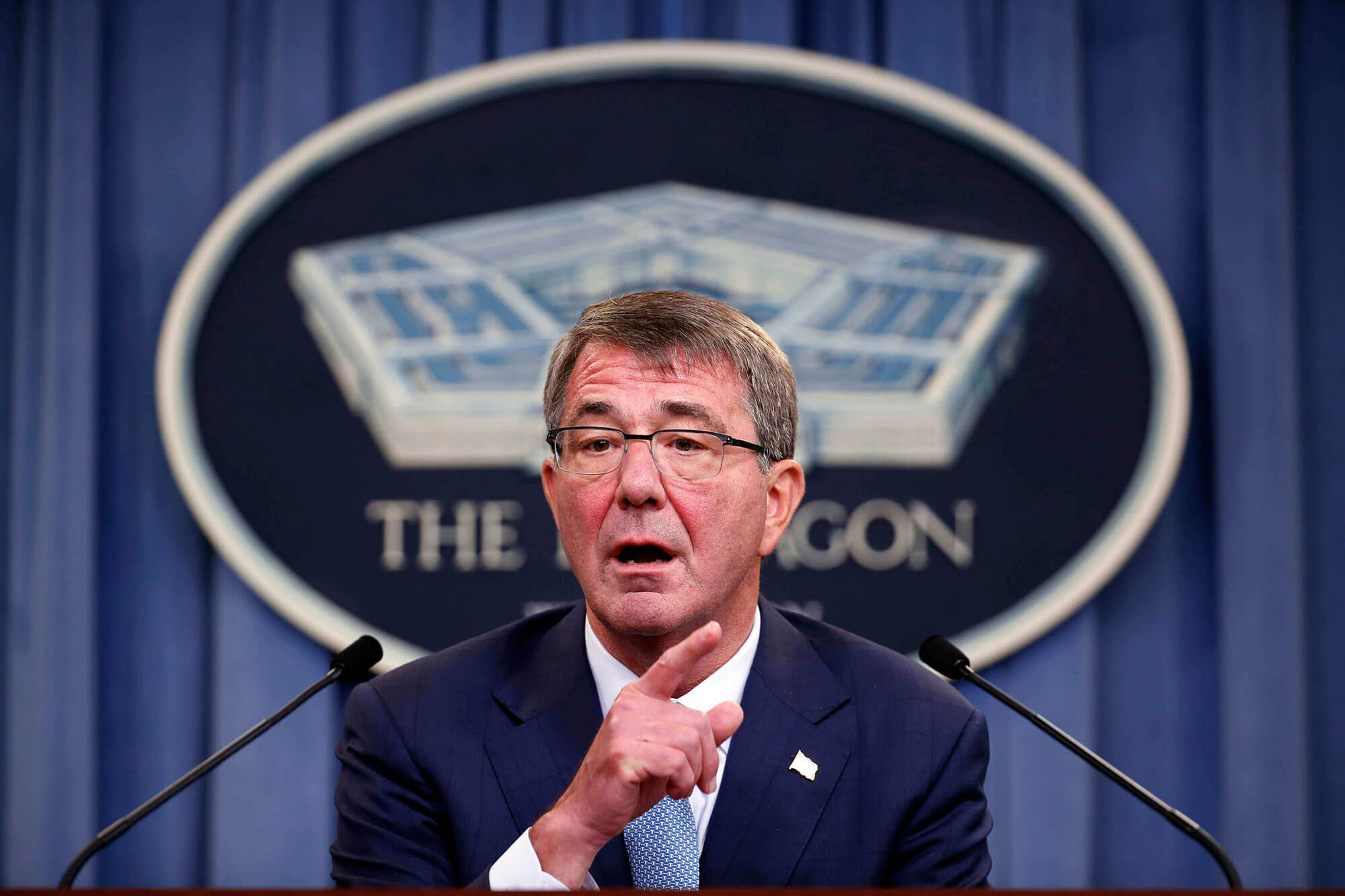 picture of Ash Carter announcing the new military rules regarding transgenders