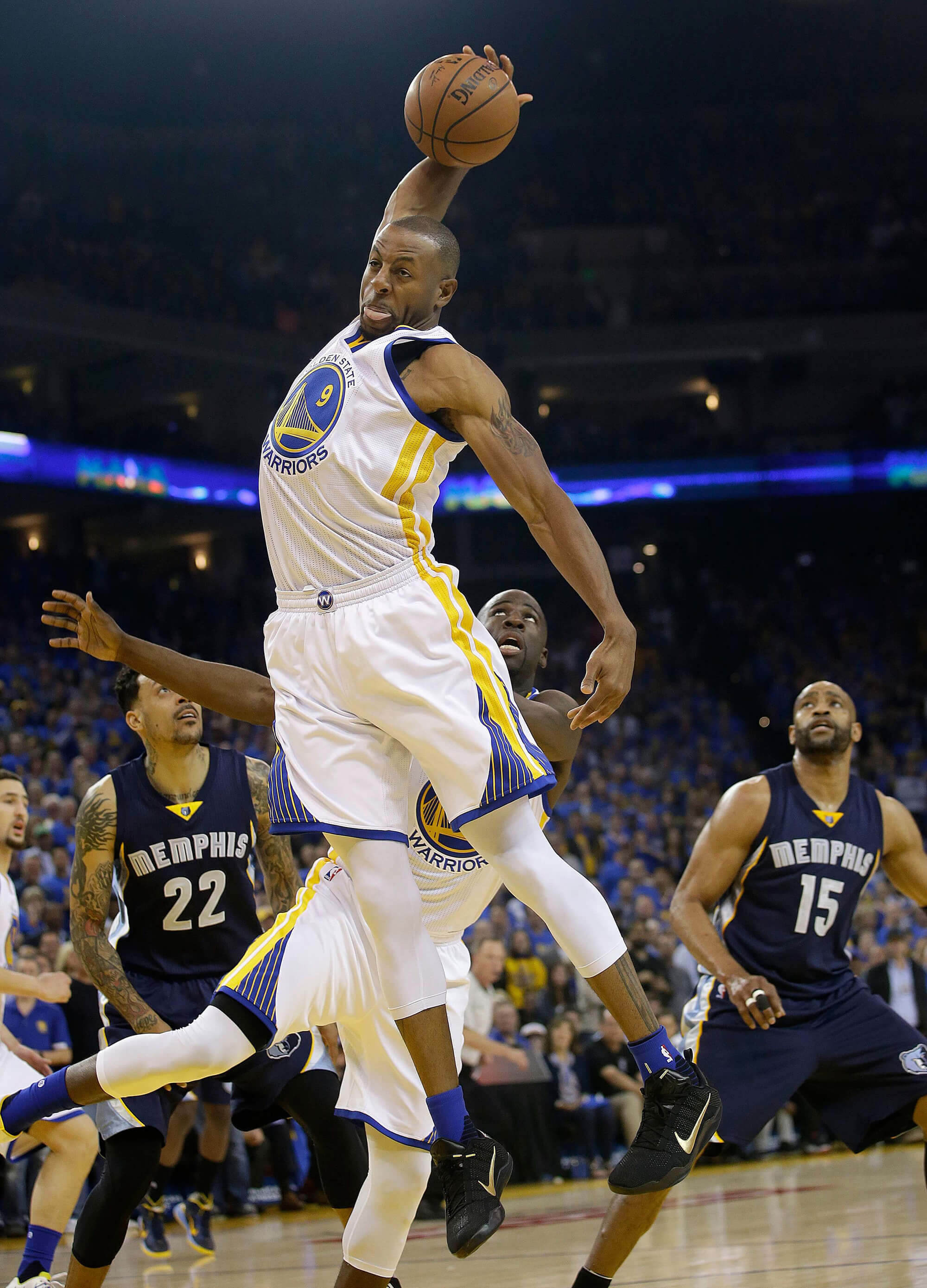 picture of Andre Iguodala during the game that set the NBA win record