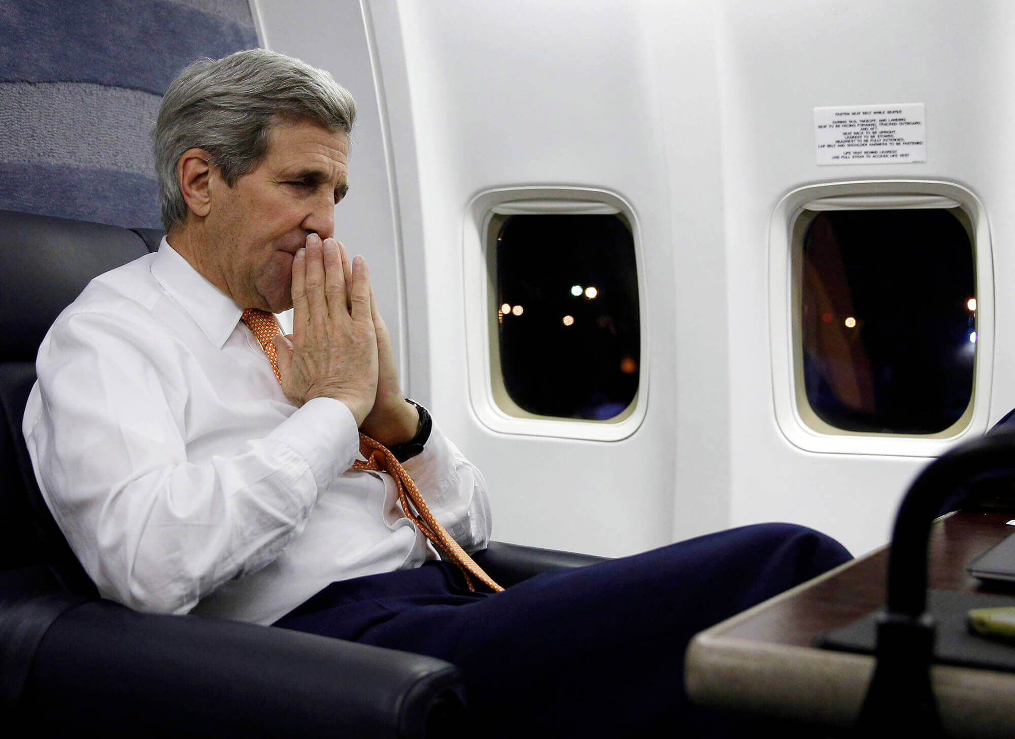 Image of John Kerry speaking to journalists in airplane